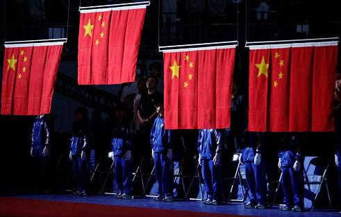 禁止悬挂中国国旗，中国运动员全体退赛，如今又升起了五星红旗？(2)