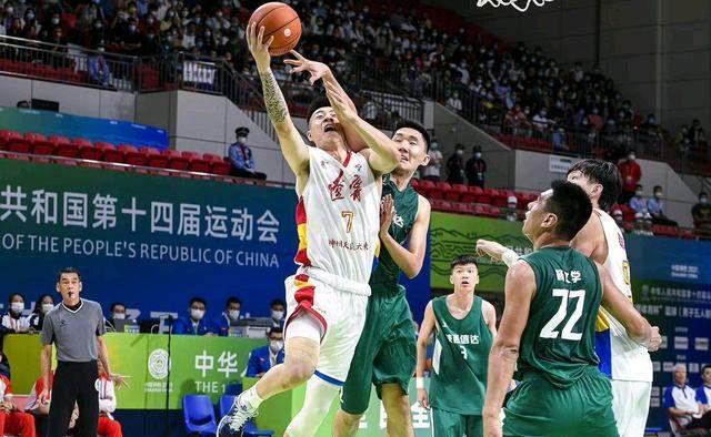 国内最强迷你中锋杨文学两场比赛37分24个篮板，学到邓肯的绝招！(2)