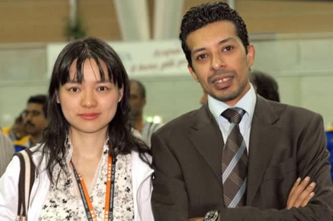 中国美女棋后诸宸，近照老态尽显，她为爱，远嫁一夫多妻的卡塔尔(19)