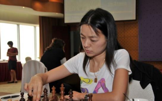 中国美女棋后诸宸，近照老态尽显，她为爱，远嫁一夫多妻的卡塔尔(25)