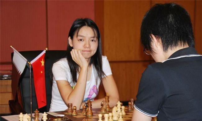 中国美女棋后诸宸，近照老态尽显，她为爱，远嫁一夫多妻的卡塔尔(33)