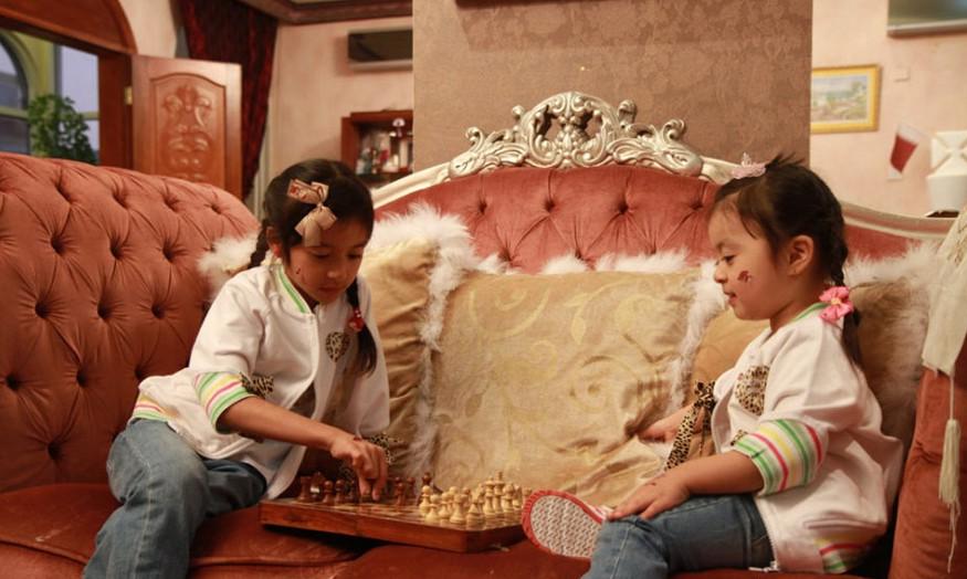 中国美女棋后诸宸，近照老态尽显，她为爱，远嫁一夫多妻的卡塔尔(38)