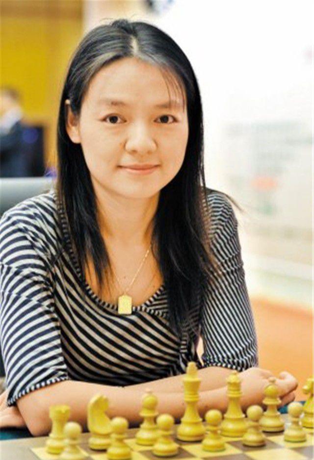 中国美女棋后诸宸，近照老态尽显，她为爱，远嫁一夫多妻的卡塔尔(44)