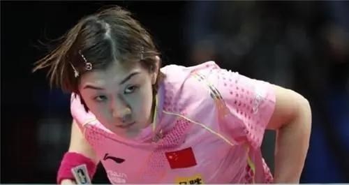 27岁陈梦斩获世界杯、奥运会单打冠军，她算是大器晚成的球员吗？(1)