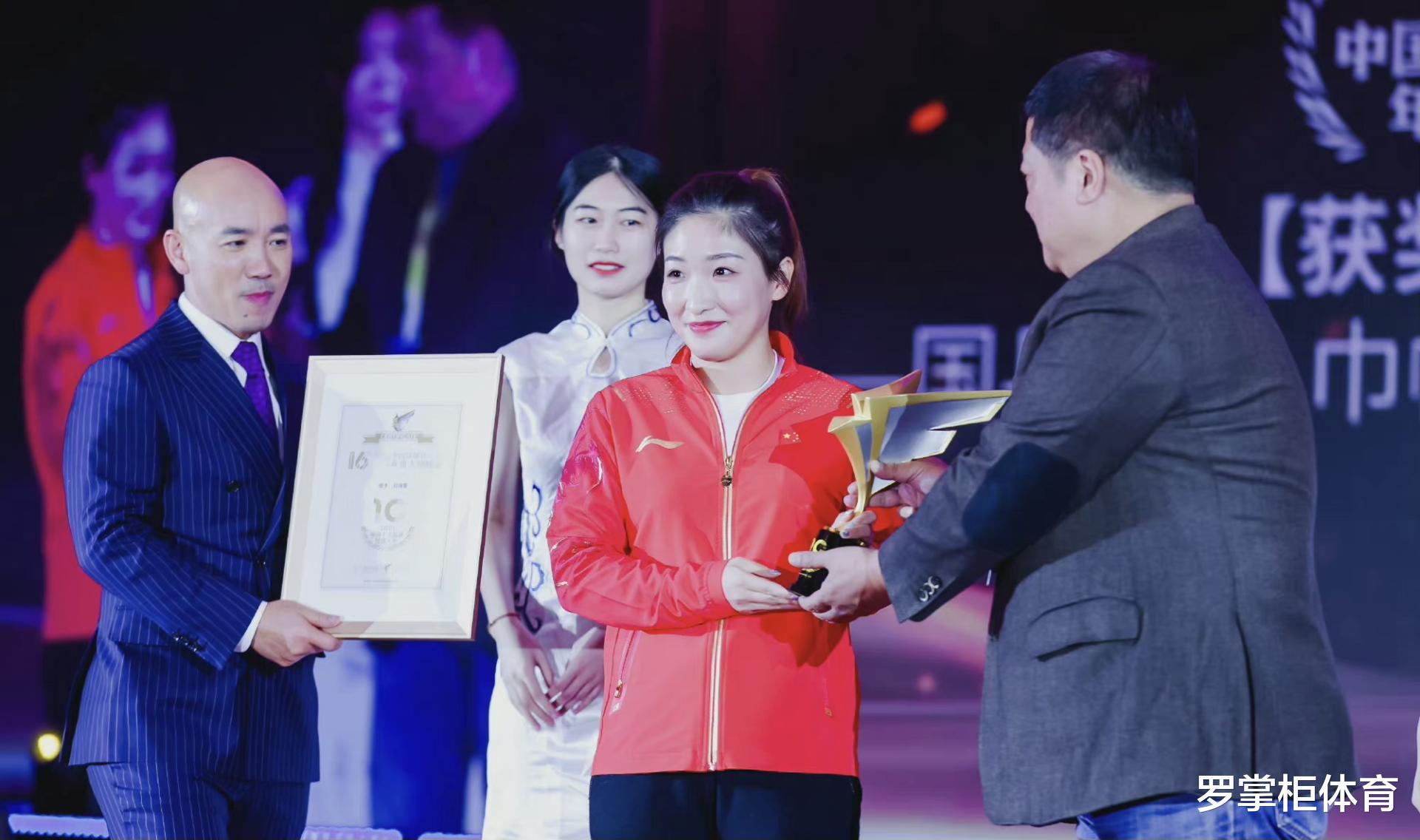 恭喜刘诗雯，斩获年度人物大奖！她是最失落的人，也是最成功的人(2)