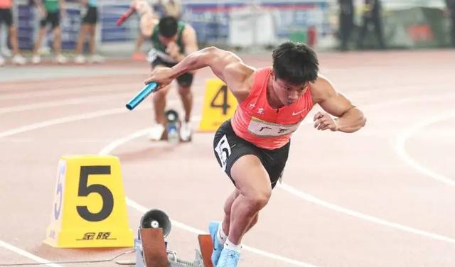 6秒55！奥运冠军雅各布斯夺得60米冠军，距离苏炳添还有差距(5)