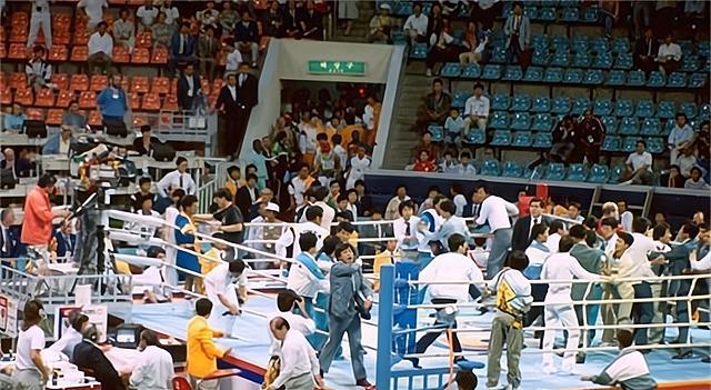 奥运史上的耻辱，韩国输不起群殴裁判？真的是难以想象(4)