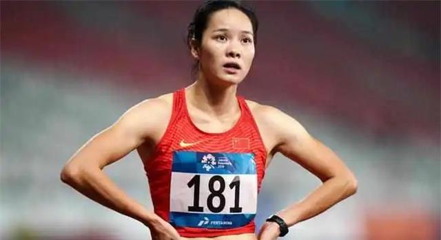 中国姑娘被美日选手围堵，后20米加速逆转，以0.01秒绝杀日本一姐
