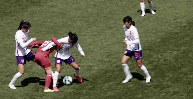足球女甲联赛：U17女足国家队踢进6球丢失6球，你怎么看？(3)