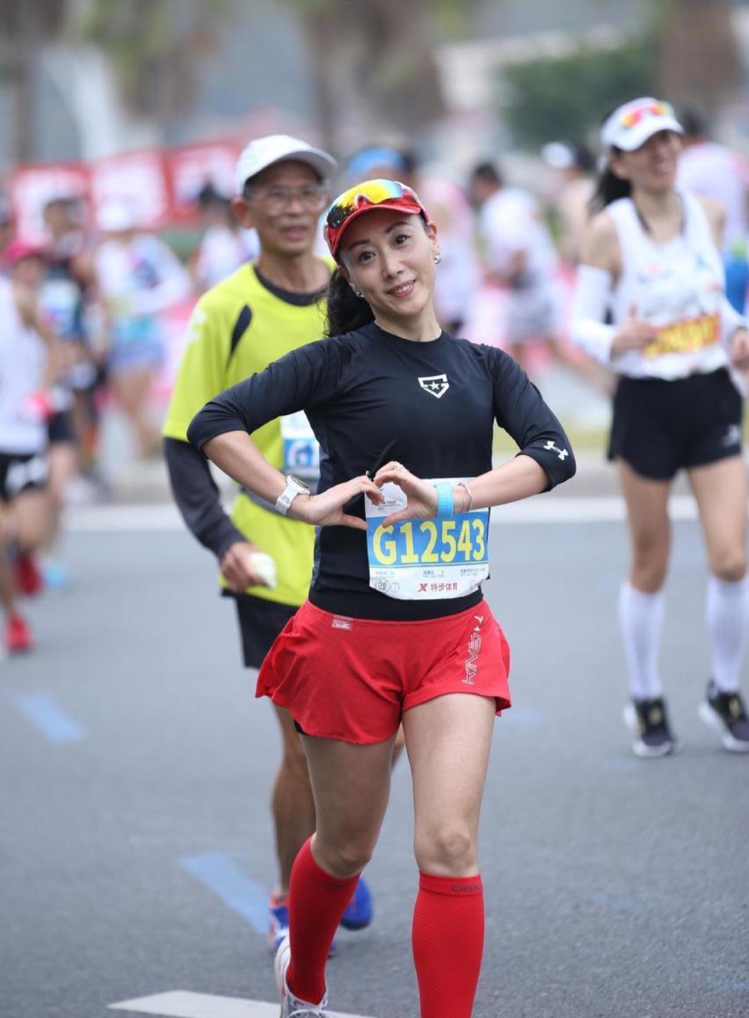女跑者“更难”：生理期和马拉松比赛“撞期”(3)