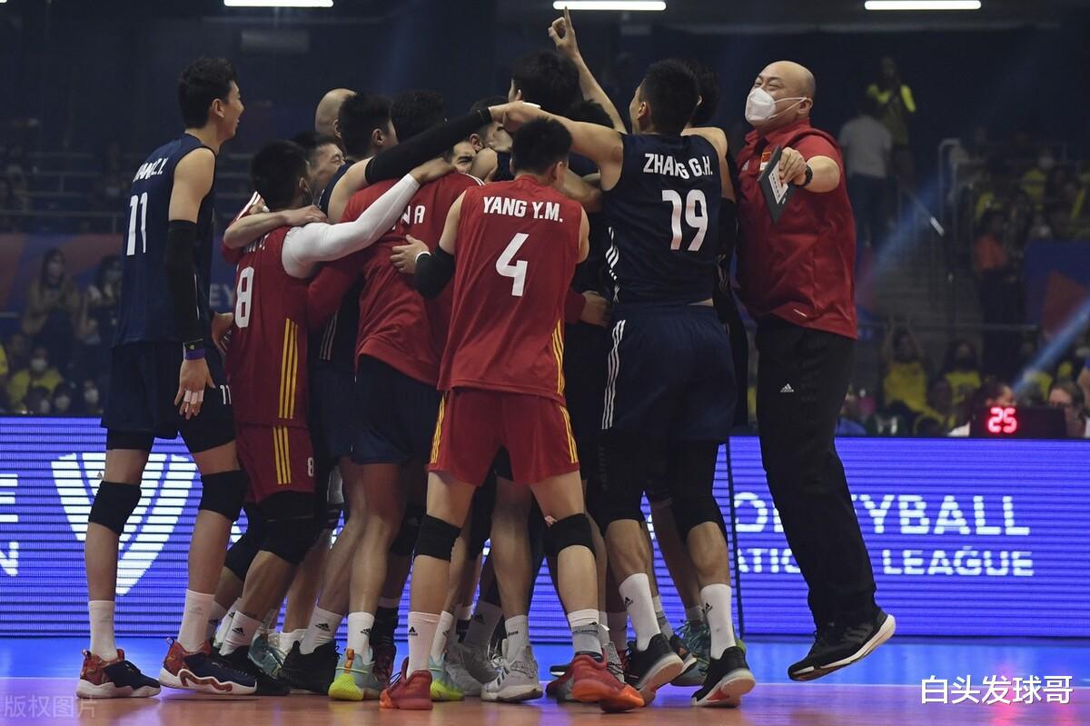 国际排联官宣，中国男排3-0巴西赛后再收惊喜，日本伊朗高兴早了(3)