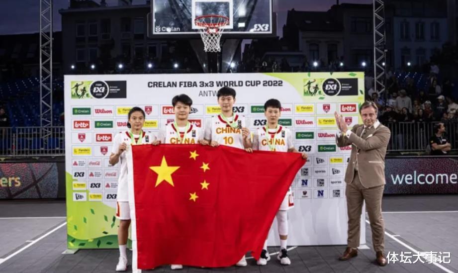 恭喜！女子三人篮球世界杯拿铜牌，王丽丽入选最佳阵容，7场35分(1)
