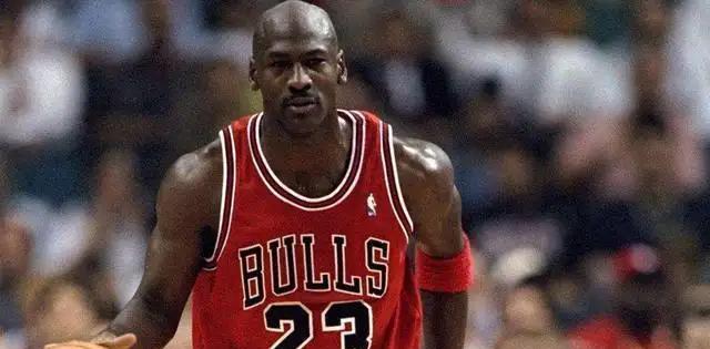 篮球之神，乔丹在88-89赛季到底有多强？从此开启了统治地位(4)
