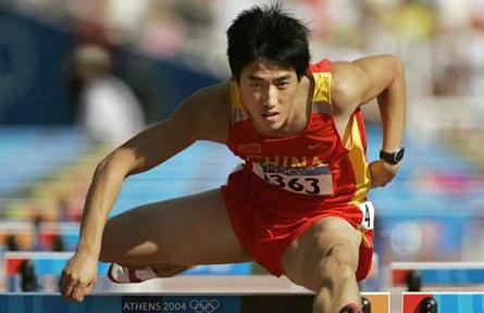想念刘翔！霍洛威110米栏卫冕，对手抢跑+受伤，未能打开13秒(5)