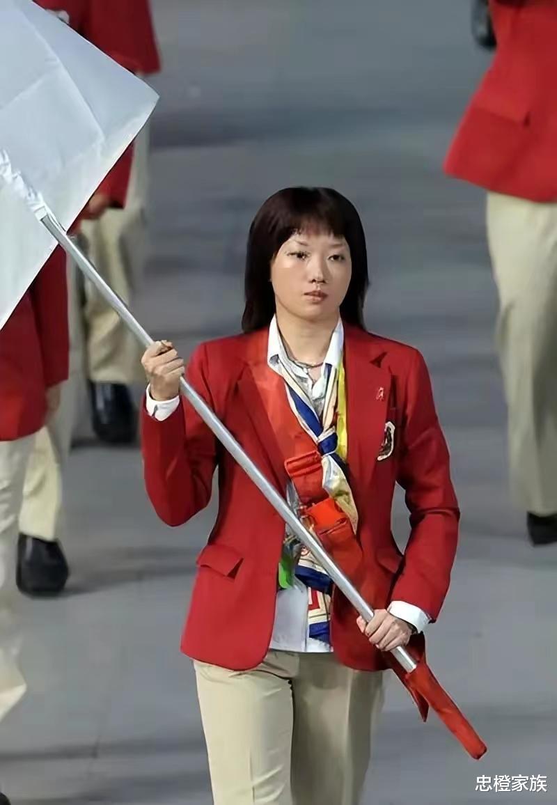 击败王楠创历史，李佳薇27岁成奥运旗手，退役后帮新加坡培养人才(1)