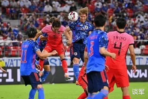 东亚杯日本3：0韩国，其实日本的传控打法，最怕的就是对手摆大巴(2)