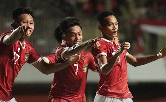 1-0！印尼勇夺东南亚U16冠军，赛后主帅落泪，球迷闹事恐被罚(5)