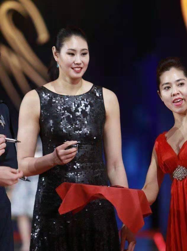 奥运冠军征婚！“北长城”颜妮35岁至今单身，她到底差在哪里？(4)