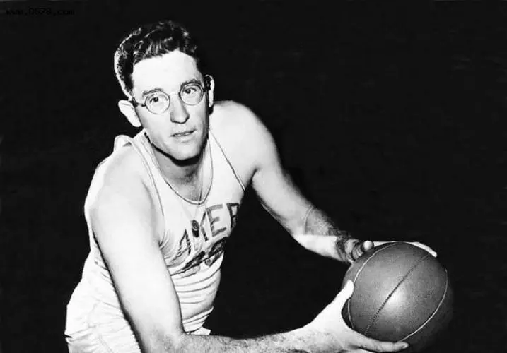 NBA人物志，初代巨人乔治麦肯。（一）