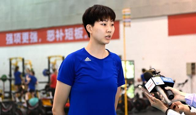 中国女排更新集训照，世锦赛豪华教练团正式公开，球迷们安心了(4)