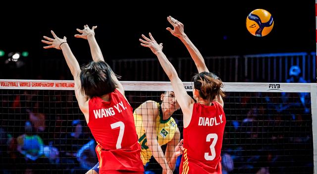 1-3惨遭逆转中国女排世锦赛首败一传太不稳定仍拿到小组头名(2)