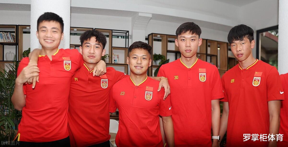 中国U21男足热身赛遭两次误判，单场被吹两个点球，最终遗憾落败(2)