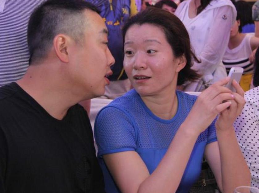 ​刘国梁妻子王瑾：为爱退出国家队，身价上亿，婆婆把她当女儿疼！(4)