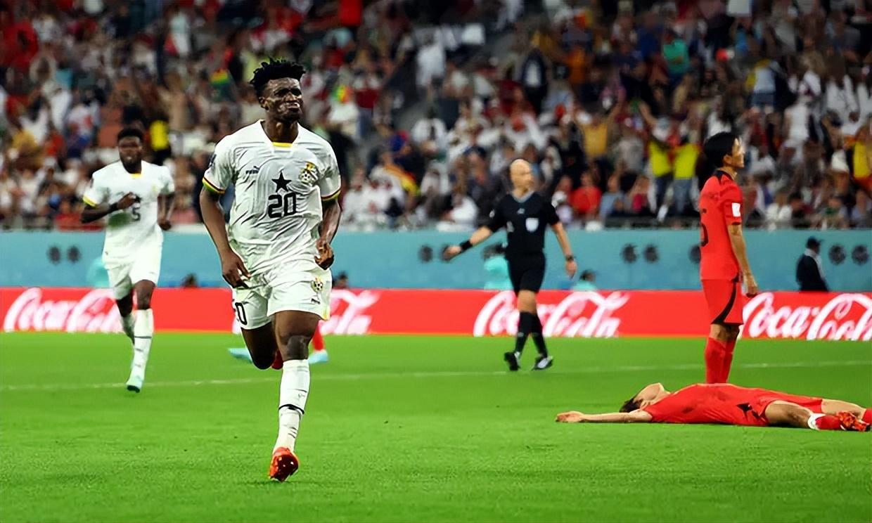 韩国2-3加纳，加纳第一个球是队友手球，为什么裁判还是没有判罚