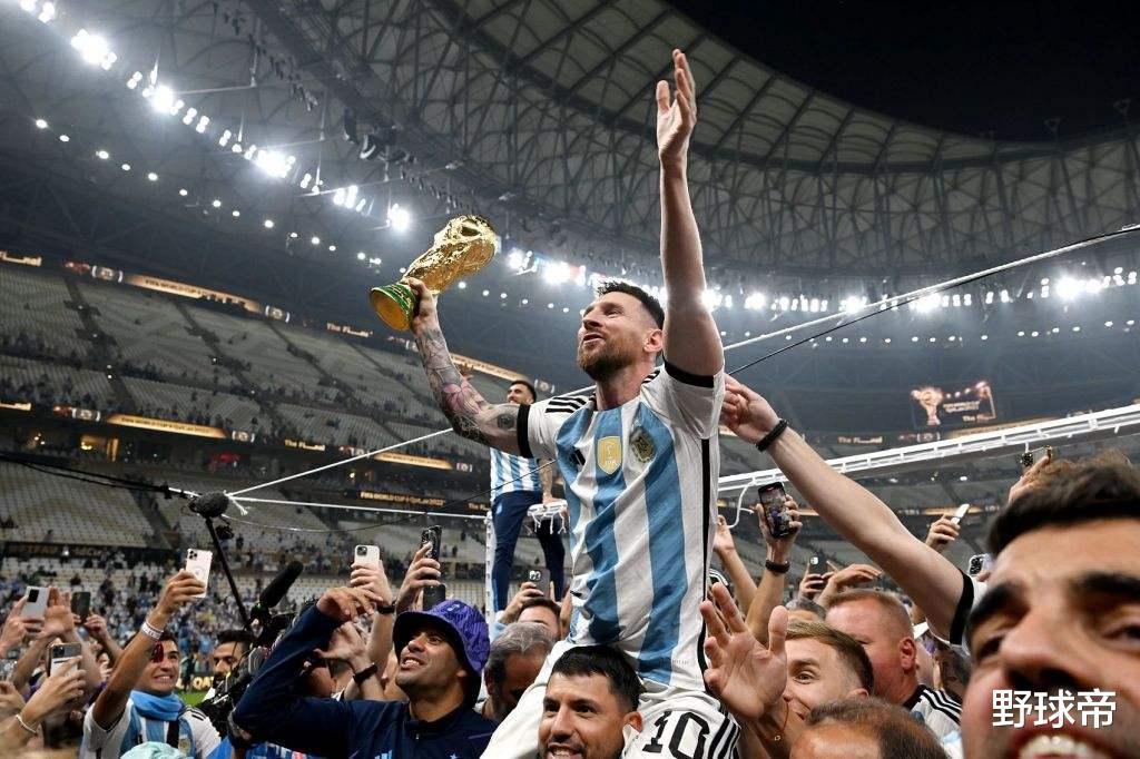 败人品！阿根廷刚夺冠，阿圭罗就摊上事了！歧视言论辱骂法国球员(4)