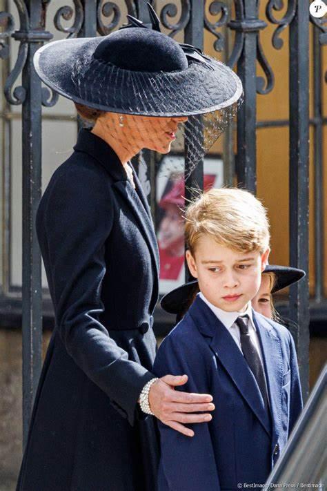 凯特·米德尔顿，对乔治王子在查尔斯加冕礼期间可以做什么，有严格的规定！
查尔斯国(2)