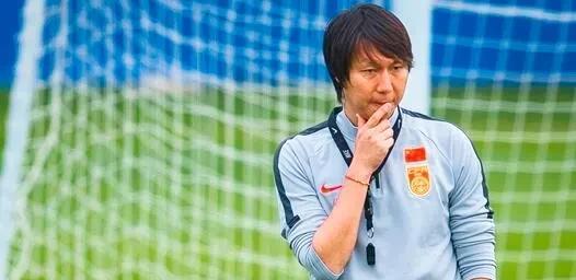 李铁吹刘海7秒9次，对着镜头说：我想问一下，国产教练怎么了？(1)