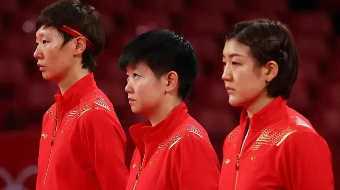 国乒发生了3件大事，让人们对中国乒乓球的前景和走势产生了浓厚的兴趣和热议。 

(2)
