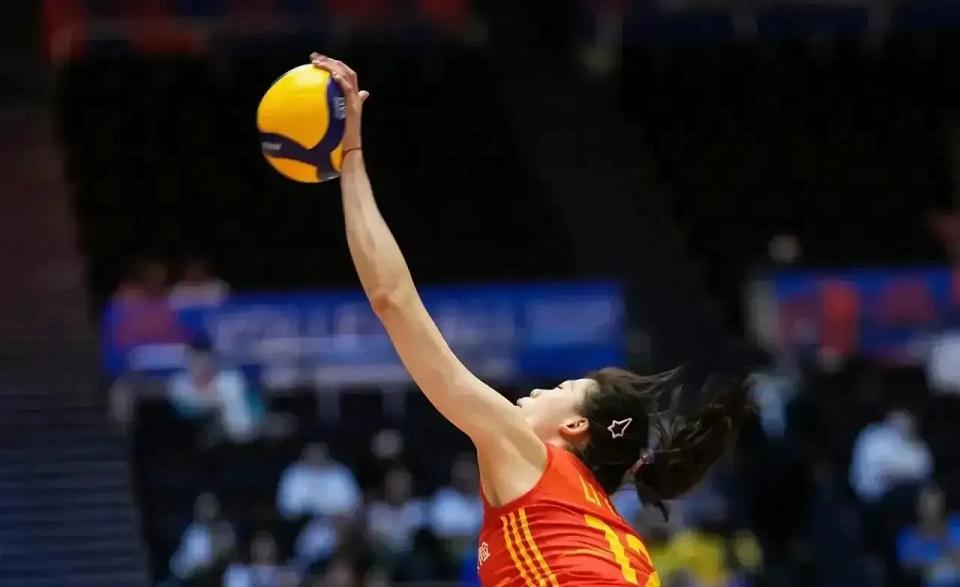 李盈莹的这张大力扣球图火了，扣球时速至今仍是中国女排历史第一(4)