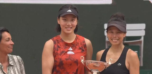 中国网球迎喜讯！22岁新星超越郑钦文，比肩李娜，成00后历史首人