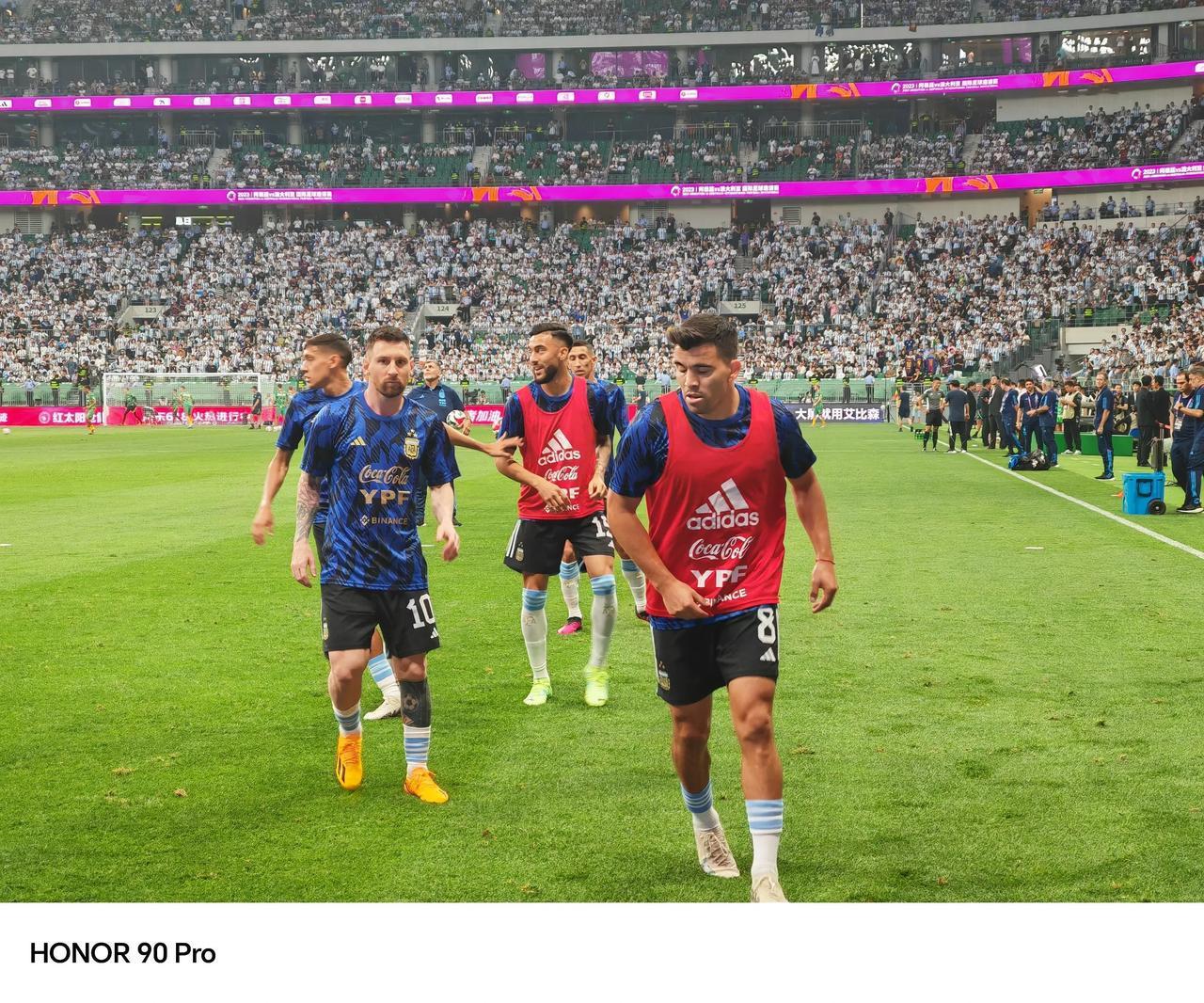 看了下荣耀高管姜海荣，在阿根廷和澳大利亚国际足球邀请赛上拍摄的照片，不得不去感慨(5)