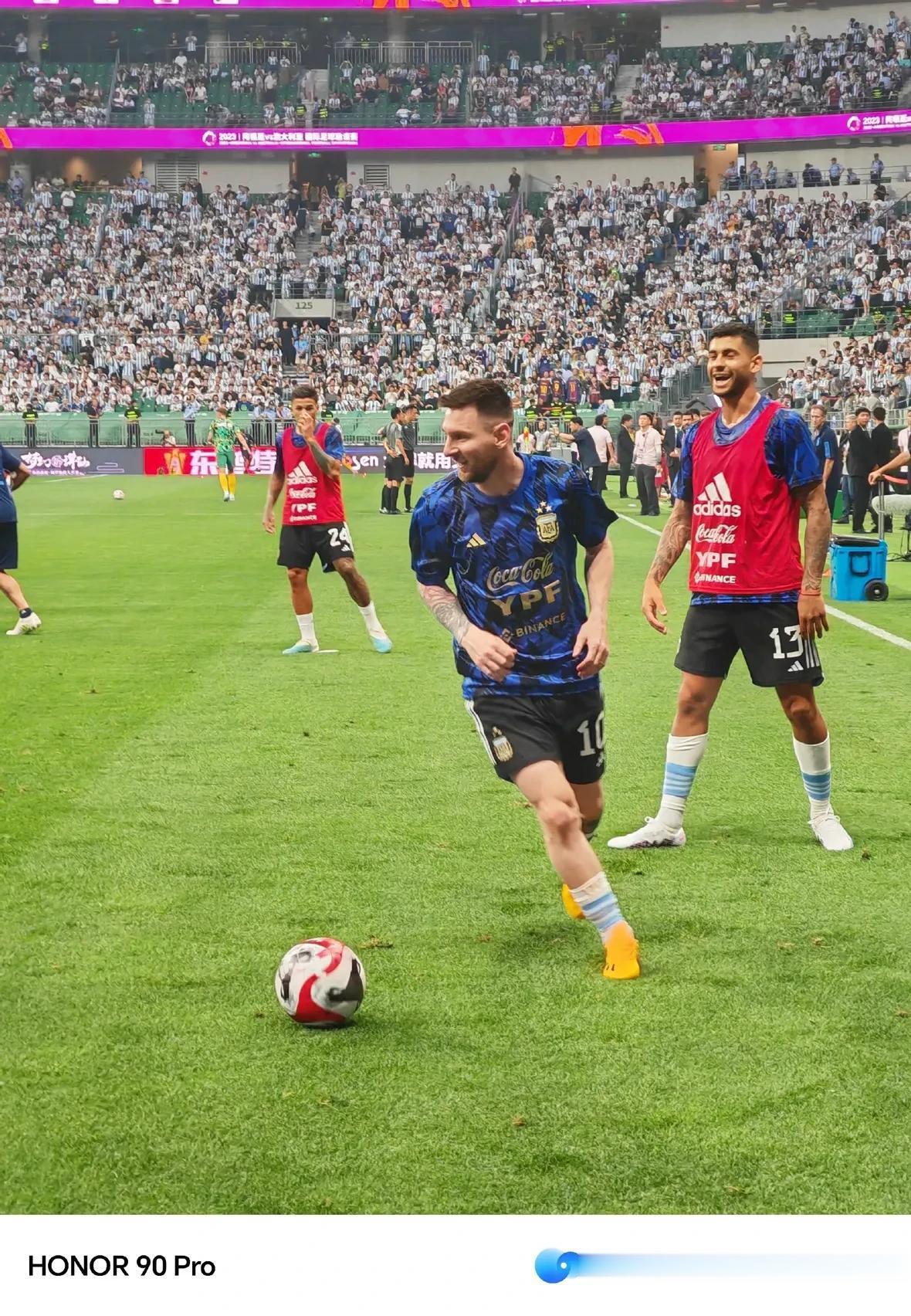 看了下荣耀高管姜海荣，在阿根廷和澳大利亚国际足球邀请赛上拍摄的照片，不得不去感慨(6)