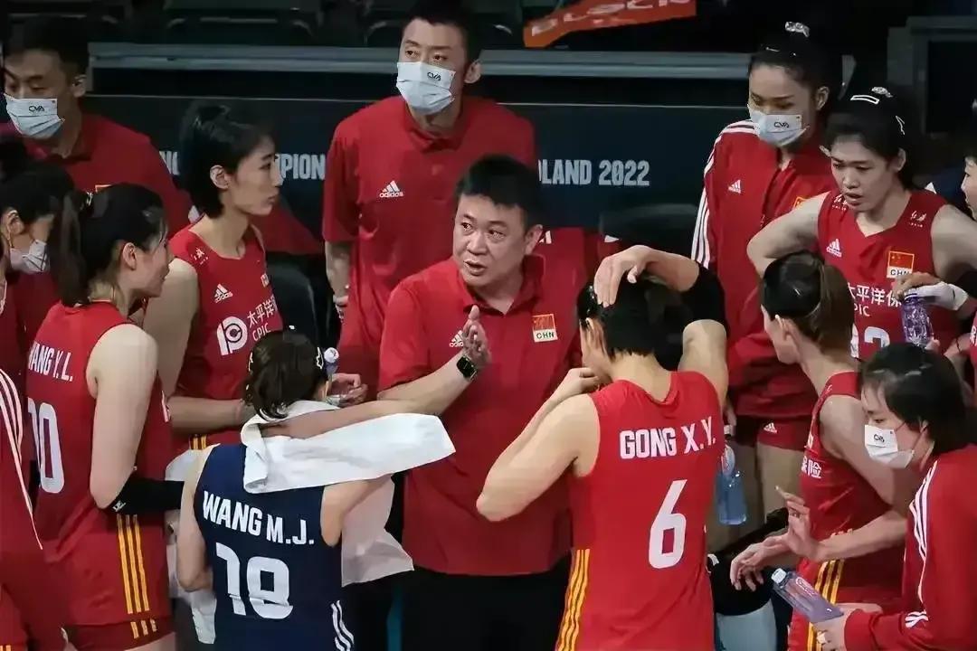 中国女排“世联赛”第三周首场失利！

刚刚结束的韩国水原站的一场焦点之战，中国女(1)