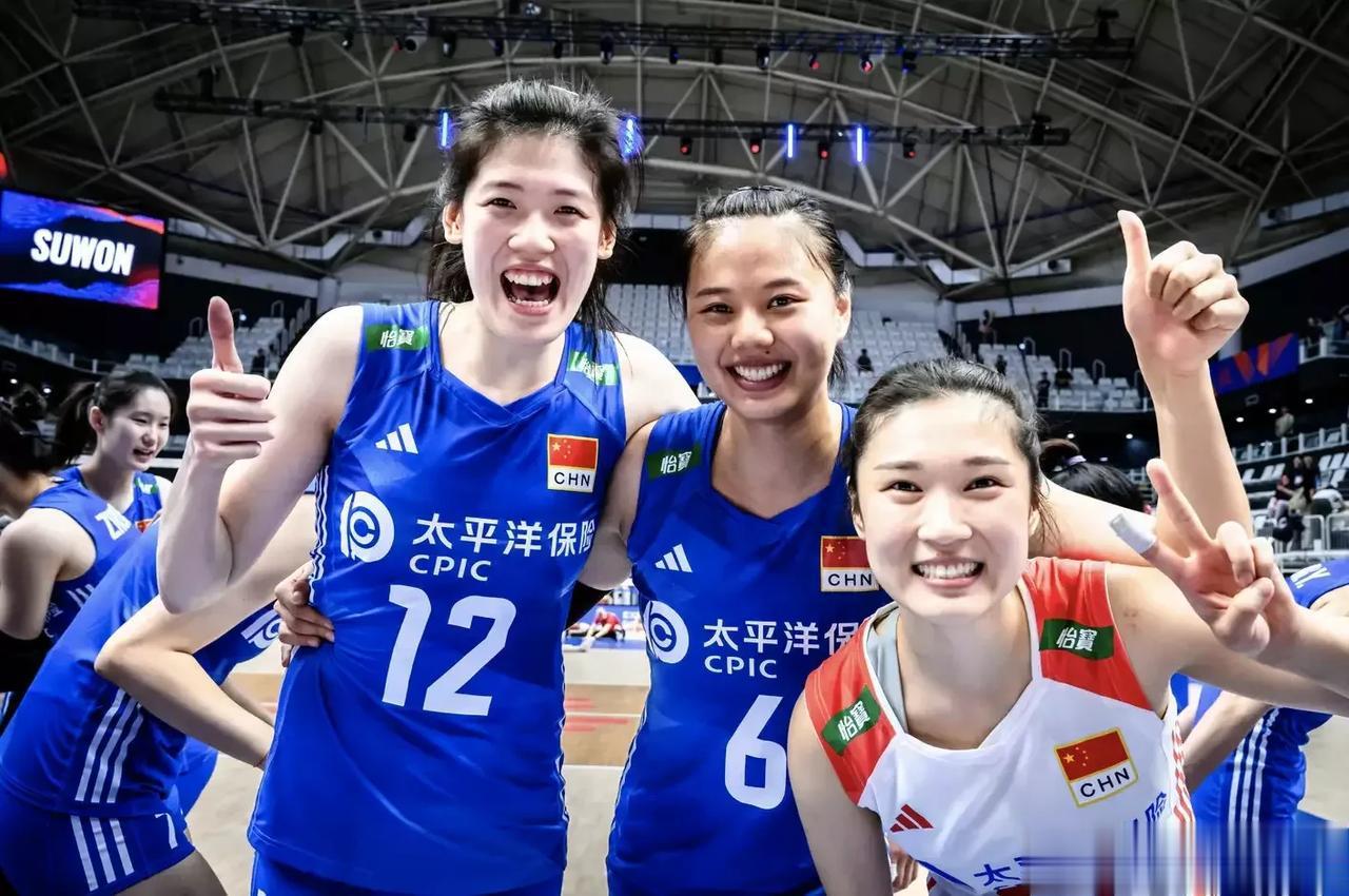 中国选手在世界女排联赛扣球得分排名：
李盈莹：世界第1，得214分，场均17.8(1)