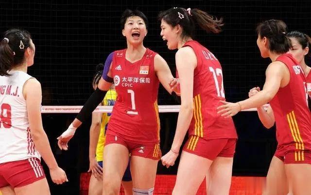 中国选手在世界女排联赛扣球得分排名：
李盈莹：世界第1，得214分，场均17.8(3)