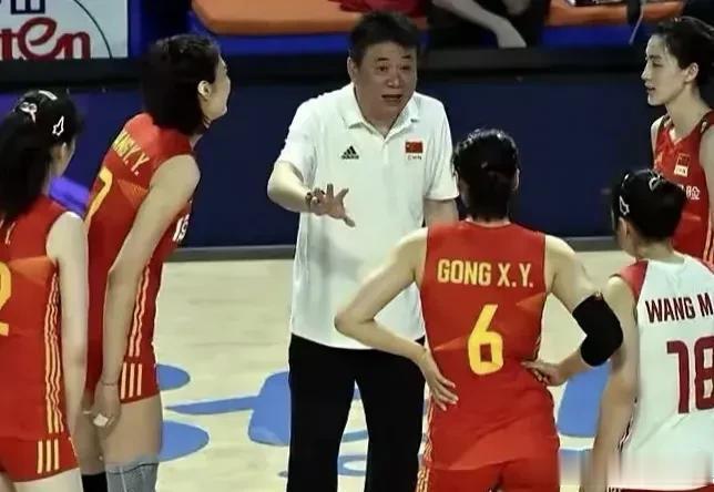 中国排协为中国男女排选的两个教练真是太高了，男排的教练叫吴胜，女排的教练叫蔡斌。