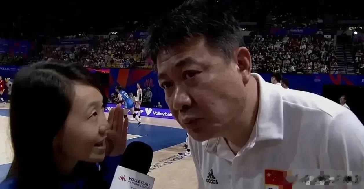 世界女排联赛，中国3:1巴西，赛后主教练蔡斌对三大核心大加赞赏

1、李盈莹
“(1)