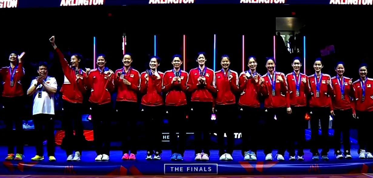  恭喜中国女排时隔4年再登世联赛领奖台
2019年在南京中国女排（2队）战胜
全