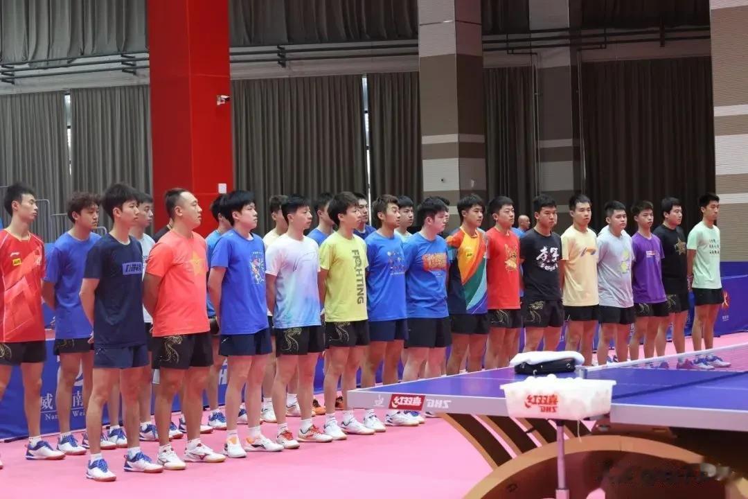 国乒威海封训大合照
近日，中国乒乓球队在威海训练基地，进行平昌亚锦赛和杭州亚运会(5)