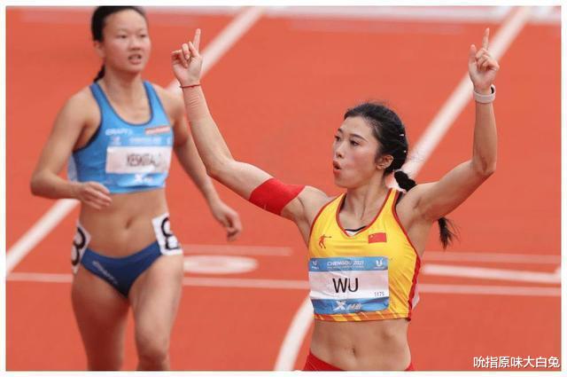 不差钱的吴艳妮出圈，确实有些不可思议，她在国际上能排在第几位(3)
