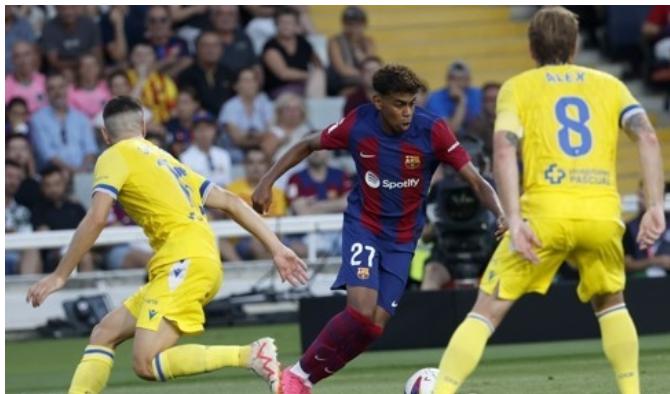 巴塞罗那足球俱乐部的新星亚马尔创下西甲最年轻首发纪录