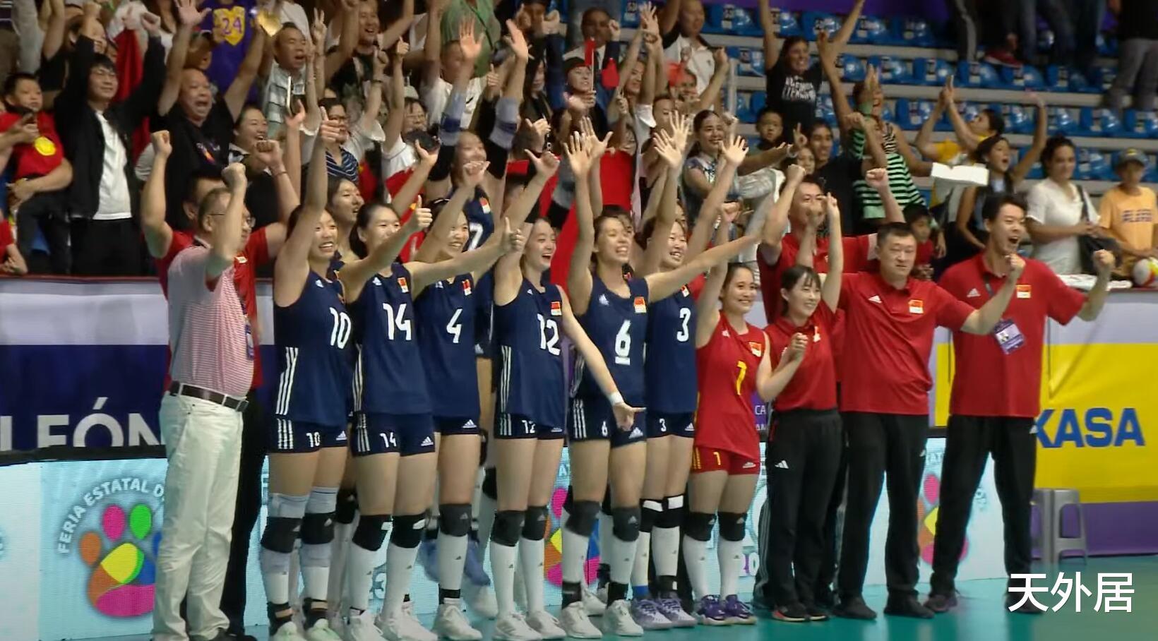 恭喜！中国女排3-2巴西进世青赛决赛，时隔6年再冲冠，对手被打哭(2)