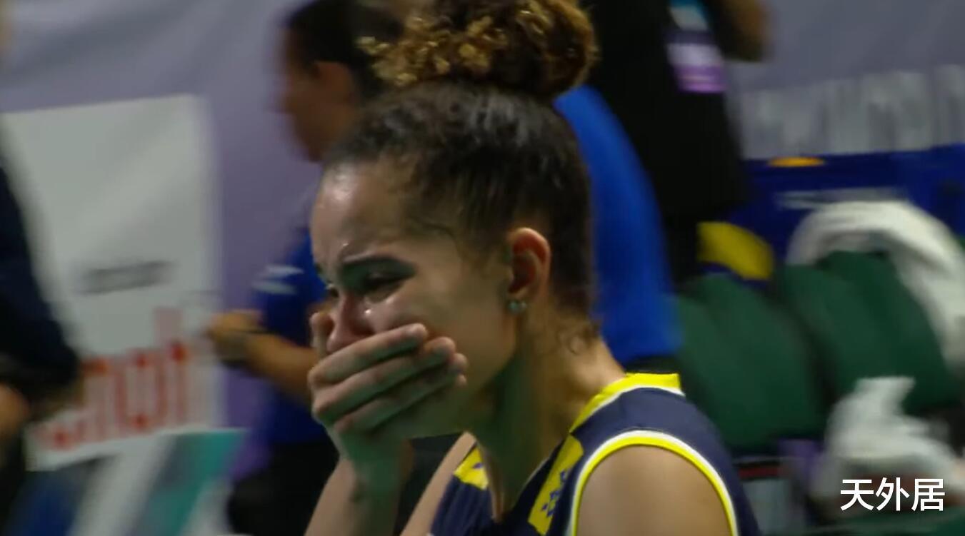 恭喜！中国女排3-2巴西进世青赛决赛，时隔6年再冲冠，对手被打哭(3)