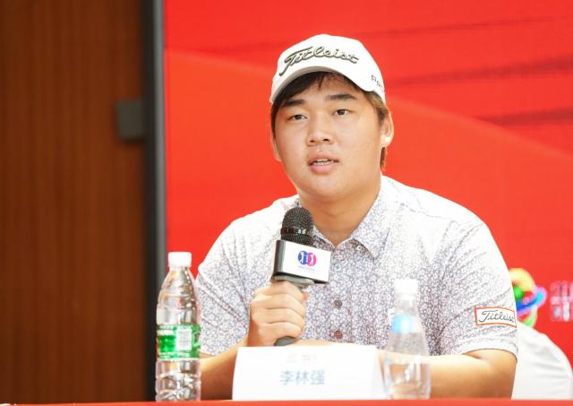 合力支持中国职业高尔夫 中巡国台杯公开赛将挥杆(3)