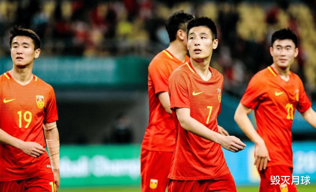 中国足球队有几名球员的确是要离开了，确切地说是应该永远地离开
