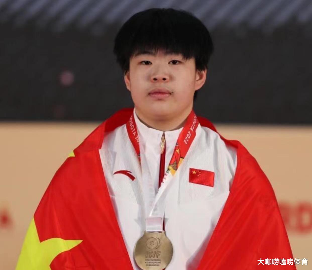 连续2次打破世界纪录！中国队21岁姑娘连夺3金惊艳世界，疯狂庆祝(4)